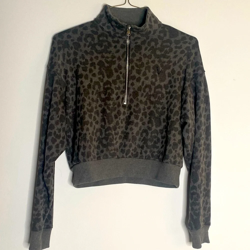 Victoria Secret Coat / Size: MEDIUM / Animal Print / Gently used. - Picture 2 of 5